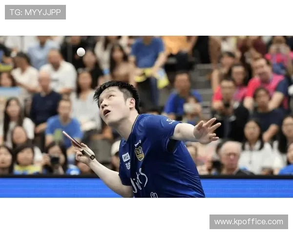 樊振东与多特球员跨界乒乓互动 樊振东与多特球员跨界乒乓互动